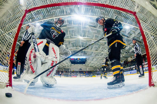 Goaltender Henrik Fayen-Vestavik and Tobias Skaarberg of