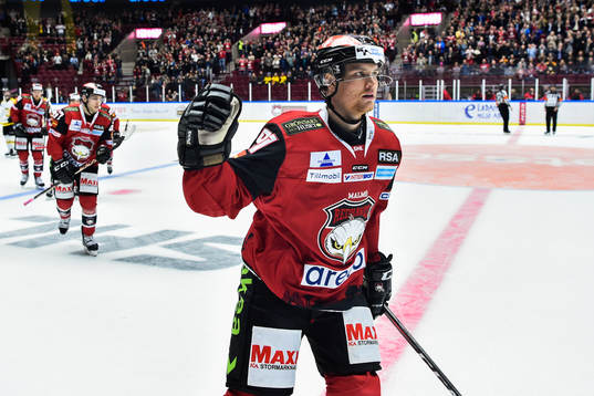 Malmö Redhawks Max Görtz jublar