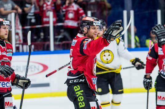 Malmö Redhawks Max Görtz jublar