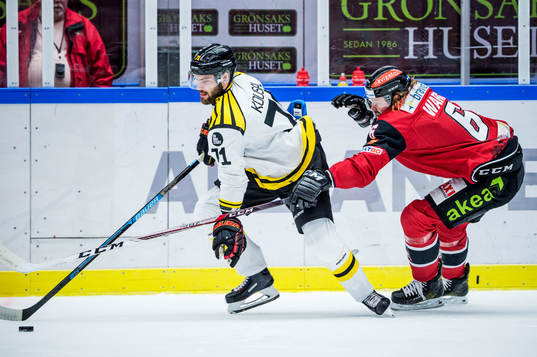 Brynäs Robert Kousal mot Malmö Redhawks Stefan Warg