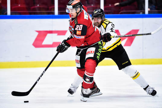 Malmö Redhawks Henrik Hetta och Brynäs Simon Bertilsson i