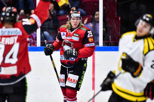 Malmö Redhawks Marcus Sylvegård jublar