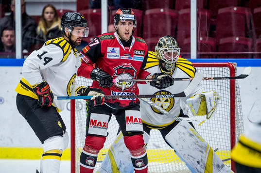 Malmö Redhawks Konstantin Komarek mot Brynäs Johan Alcén