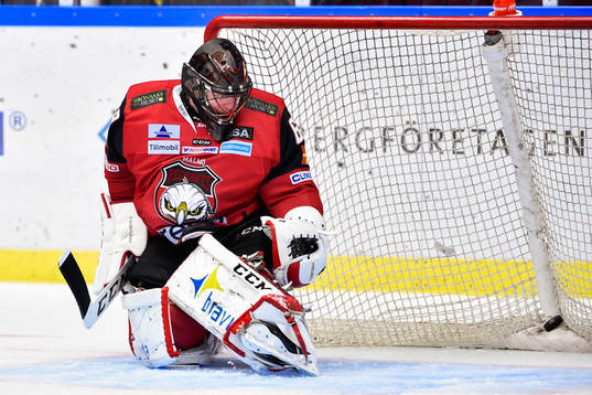 Malmö Redhawks målvakt Oscar Alsenfelt släpper in