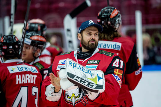 Malmö Redhawks målvakt Cristopher Nilstorp jublar