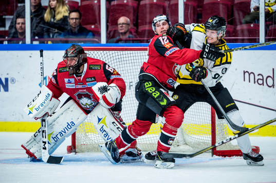Malmö Redhawks målvakt Oscar Alsenfelt och Matias Lassen