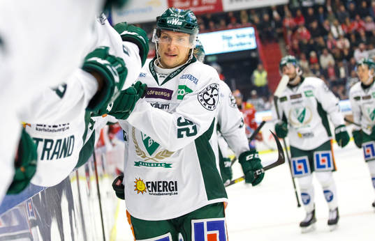 Färjestads Jesper Olofsson gör 0-1 och jublar