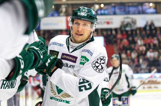 Färjestads Jesper Olofsson gör 0-1 och jublar