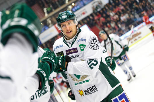 Färjestads Jesper Olofsson gör 0-1 och jublar