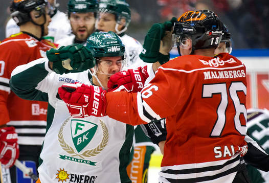 Färjestads Sebastian Erixon och Örebros Jere Sallinen i