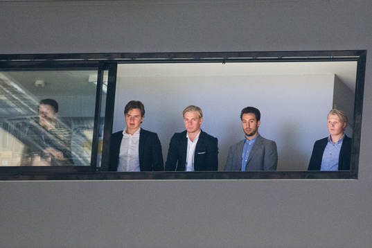 Örebros Aaron Palushaj tittar på från läktaren