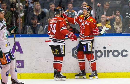 Örebros Nick Ebert och Marcus Weinstock jublar vid 3-4