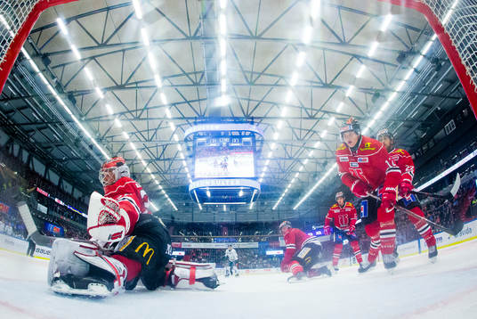 Örebros målvakt Eero Kilpeläinen och Glenn Gustafsson