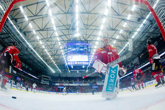 Örebros målvakt Eero Kilpeläinen och Rasmus Rissanen