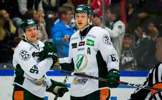 Färjestads Jesper Olofsson gör 3-6 och jublar med Johan