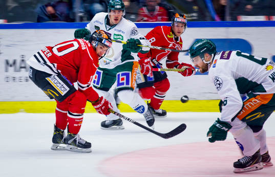 Örebros Shane Harper och Färjestads Mikael Wikstrand