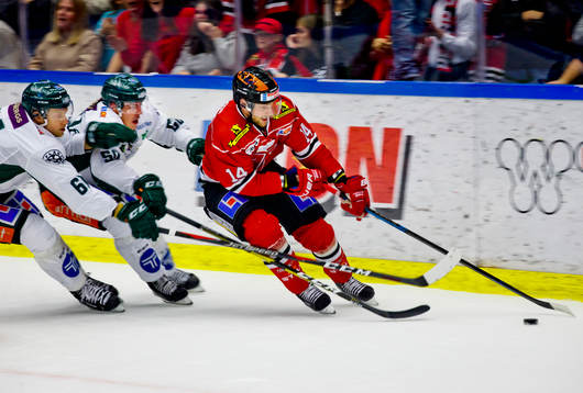 Färjestads Johan Ryno och Sebastian Erixon jagar Örebros