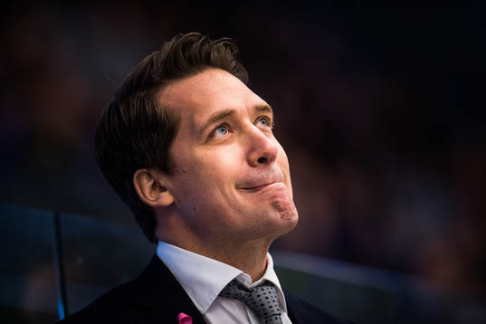 Växjös tränare Sam Hallam deppar