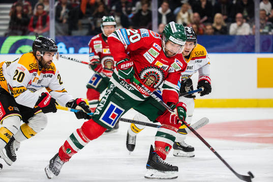 Luleås Jack Connolly och Frölundas Joel Lundqvist i kamp