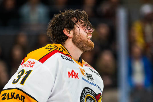 Luleås målvakt Niklas Rubin utan hjälm