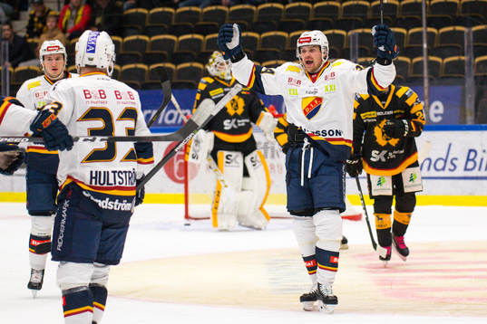 Djurgårdens Daniel Brodin och Linus Hultström jublar