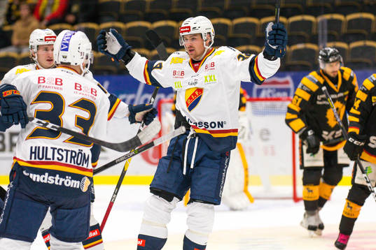 Djurgårdens Daniel Brodin och Linus Hultström jublar