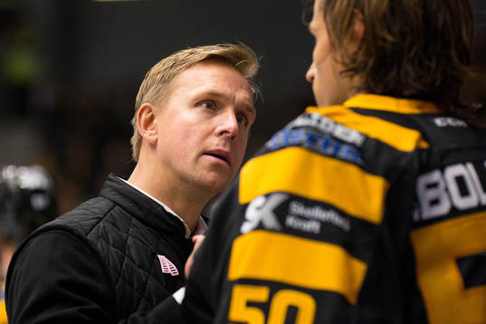 Skellefteås assisterande tränare Bert Robertsson peppar
