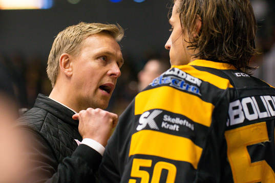 Skellefteås assisterande tränare Bert Robertsson peppar