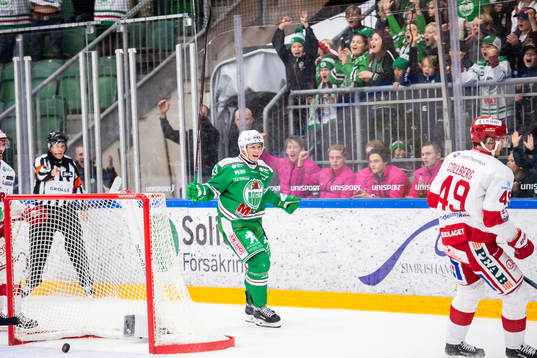 Rögles Samuel Jonsson jublar