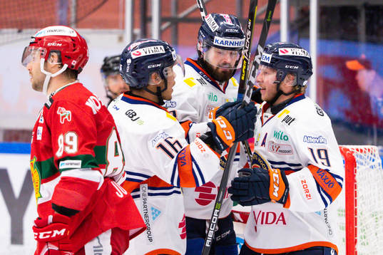Växjös Roman Horak jublar med Austin Ortega och Tuomas