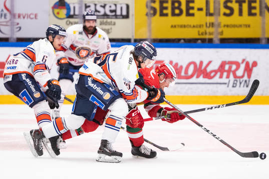 Växjös Liam Reddox och Moras Kevin Gagné och Växjös