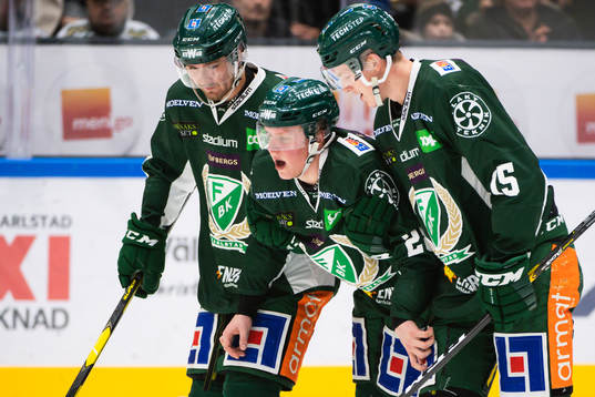 Färjestads Fabian Zetterlund får hjälp av isen