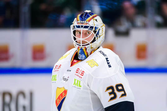 Djurgårdens målvakt Adam Reideborn deppar