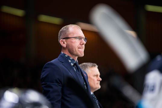 s tränare Johan Lindbom