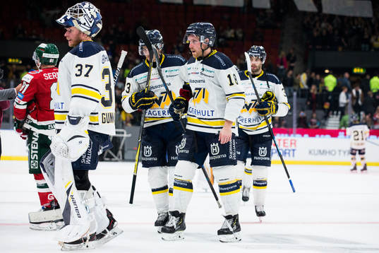 s målvakt Jonas Gunnarsson och Joakim Andersson deppar