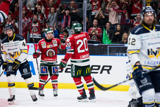 Frölundas Joel Lundqvist jublar ihop med Ryan Lasch
