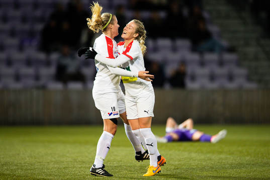 Borgebys Emilia Jönsson  och Michaela Johnsson jublar