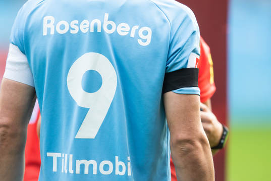 Malmö FFs Markus Rosenberg med sorgband