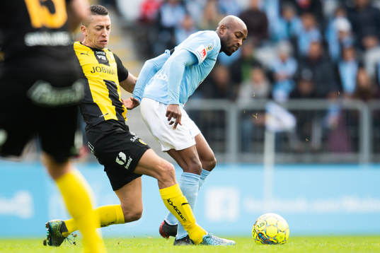 Hammarbys Nikola Djurdjic och Malmö FFs Fouad Bachirou