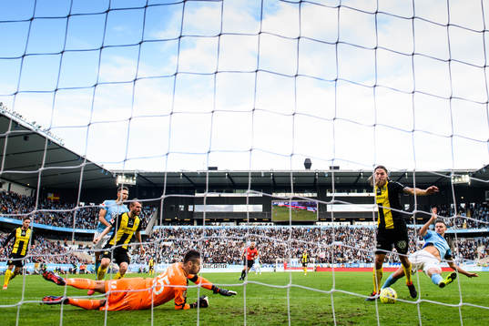 Malmö FFs Marcus Antonsson gör 1-1 förbi Hammarbys