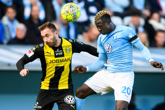 Hammarbys Muamer Tankovic och Malmö FFs Bonke Innocent
