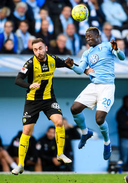 Hammarbys Muamer Tankovic och Malmö FFs Bonke Innocent