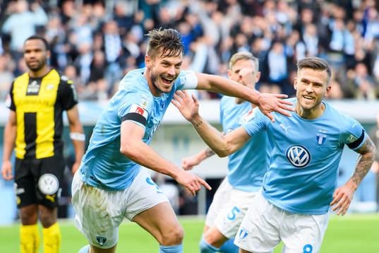 Malmö FFs Markus Rosenberg jublar med Arnór Ingvi