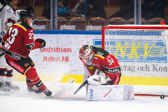 Malmö Redhawks Emil Sylvegård  gör 2-1