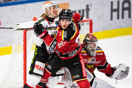 Luleås Oscar Engsund och Malmö Redhawks Marcus Sylvegård