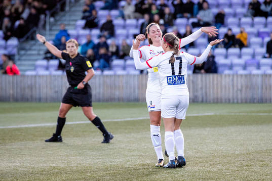 Jitex Åsa Hansson och Pernilla Sennewald  jublar