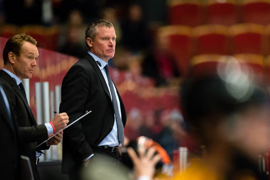 Örebros tränare Niklas Sundblad reagerar