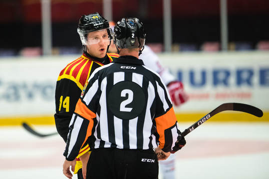 Domare Daniel Winge och Brynäs Jacob Blomqvist