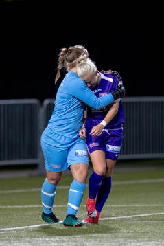 Jitex målvakt Sara Björck och Marika Bergman Lundin deppar