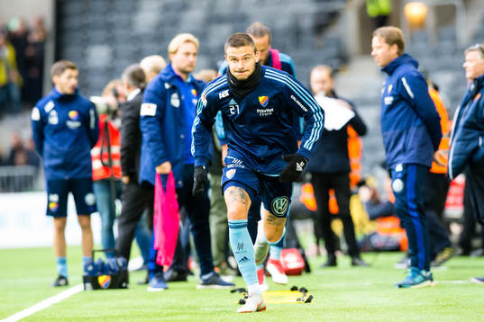 Djurgårdens Erik Johansson värmer upp